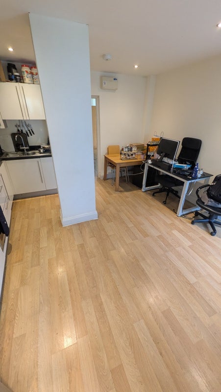Room Blackstock Road in Greater London