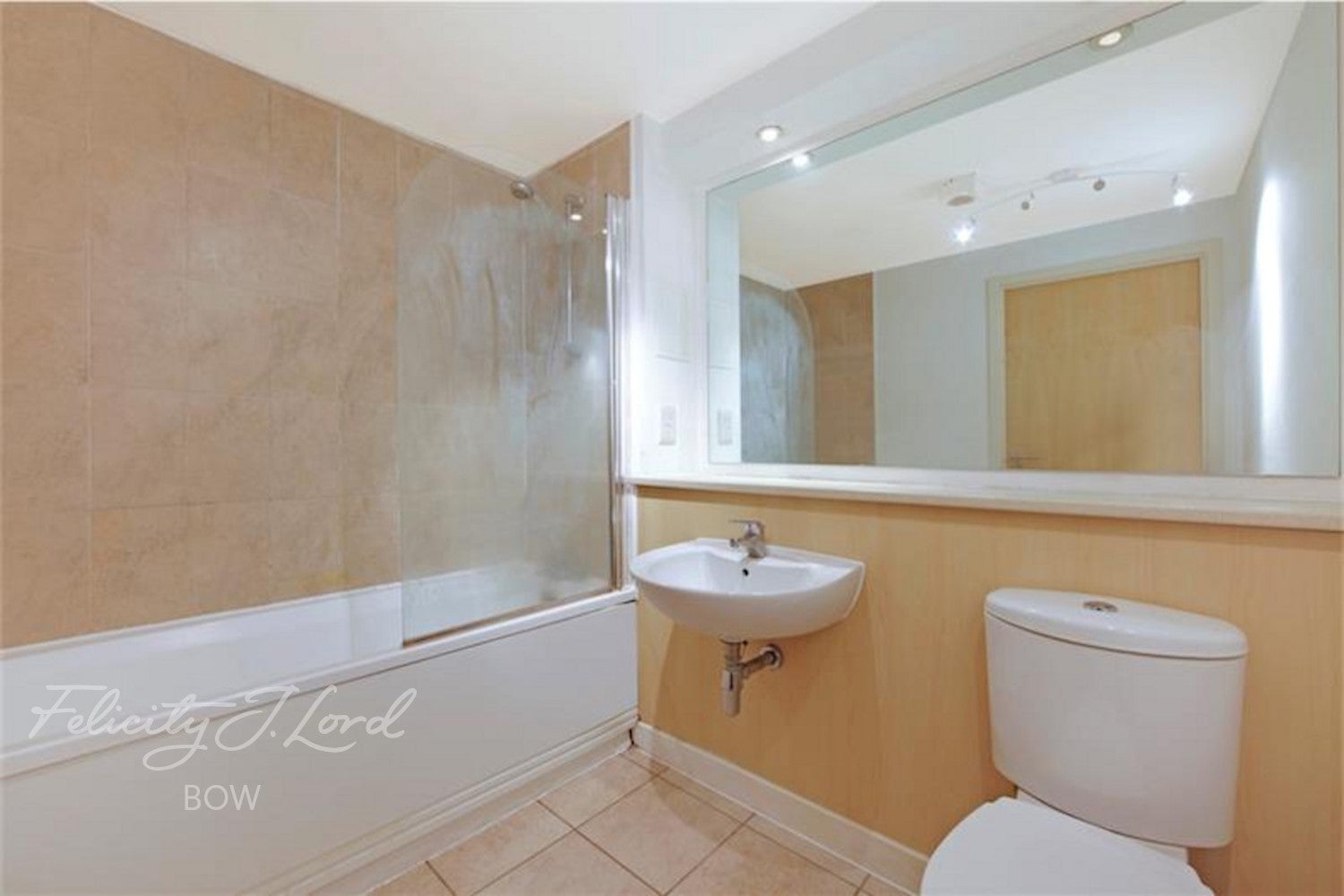 Flat Tredegar Road in Greater London