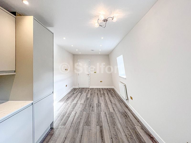 Flat Fonthill Road in Greater London