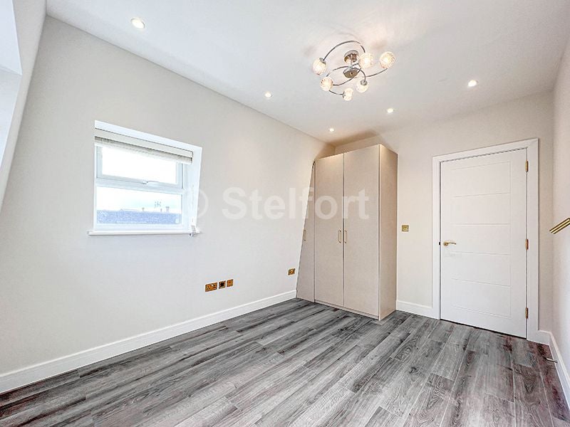 Flat Fonthill Road in Greater London