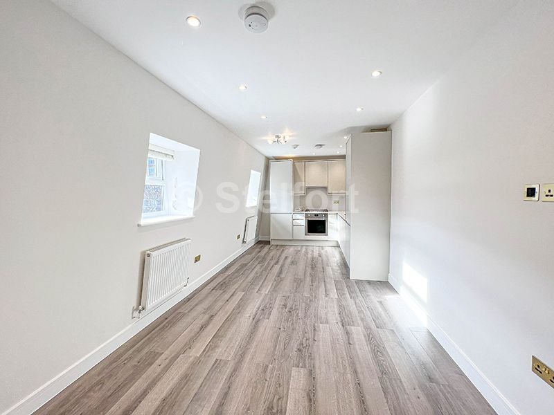 Flat Fonthill Road in Greater London