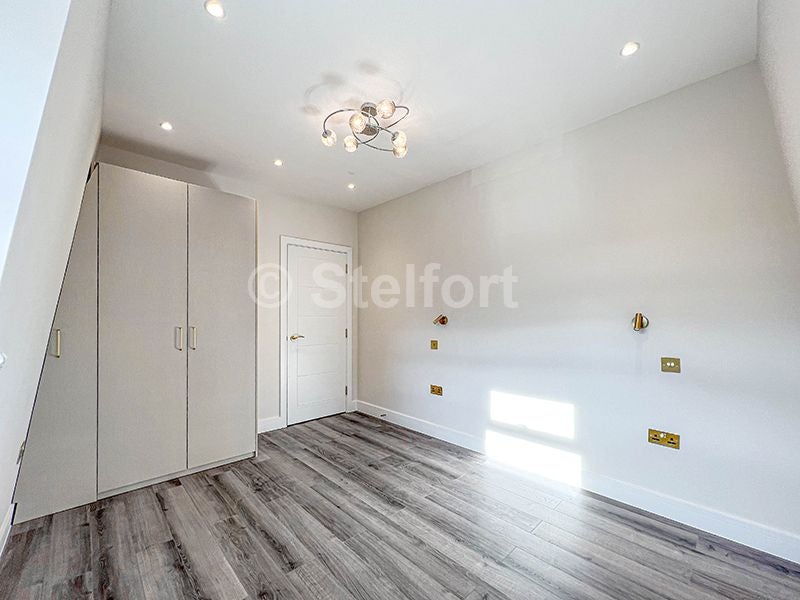 Flat Fonthill Road in Greater London