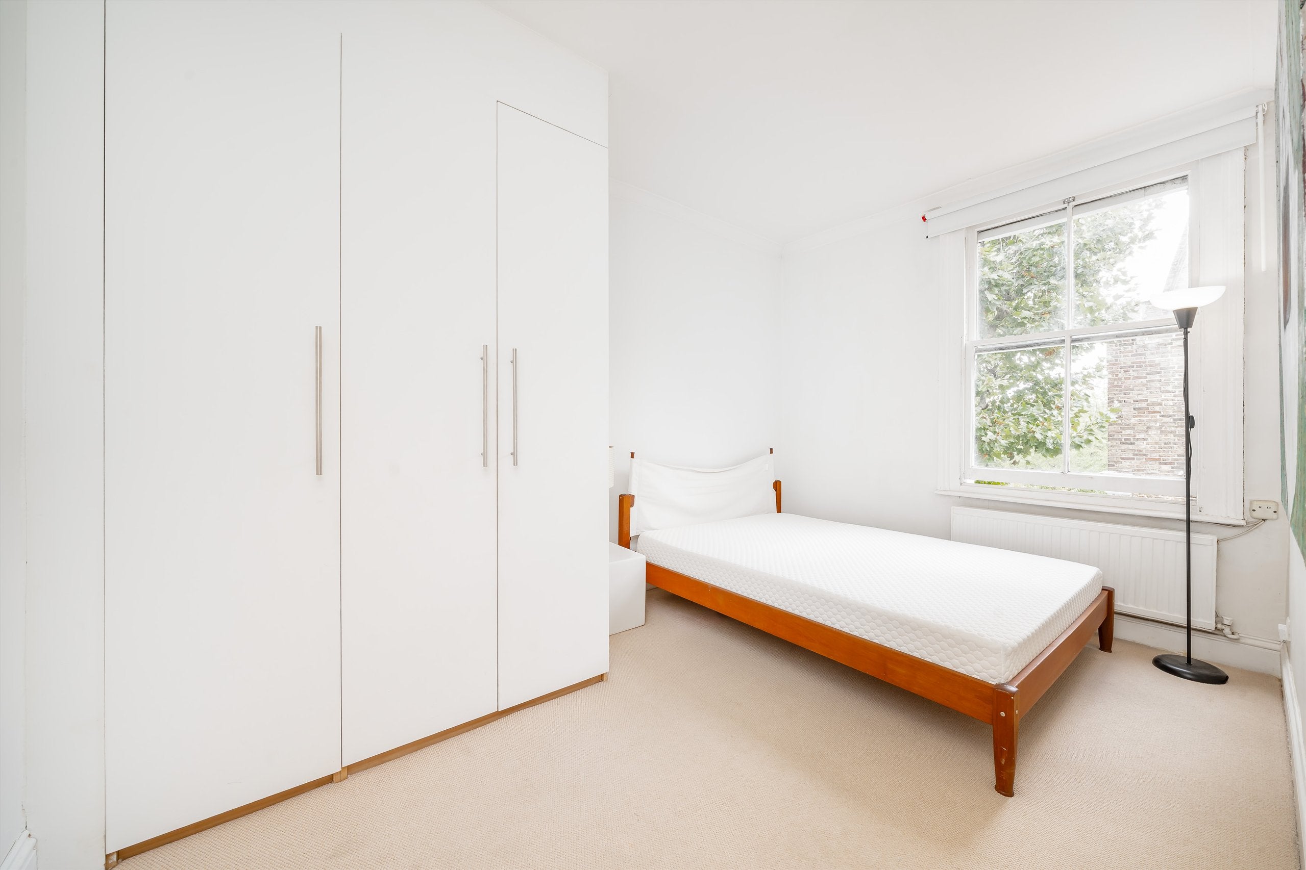 Flat Holland Road in Greater London