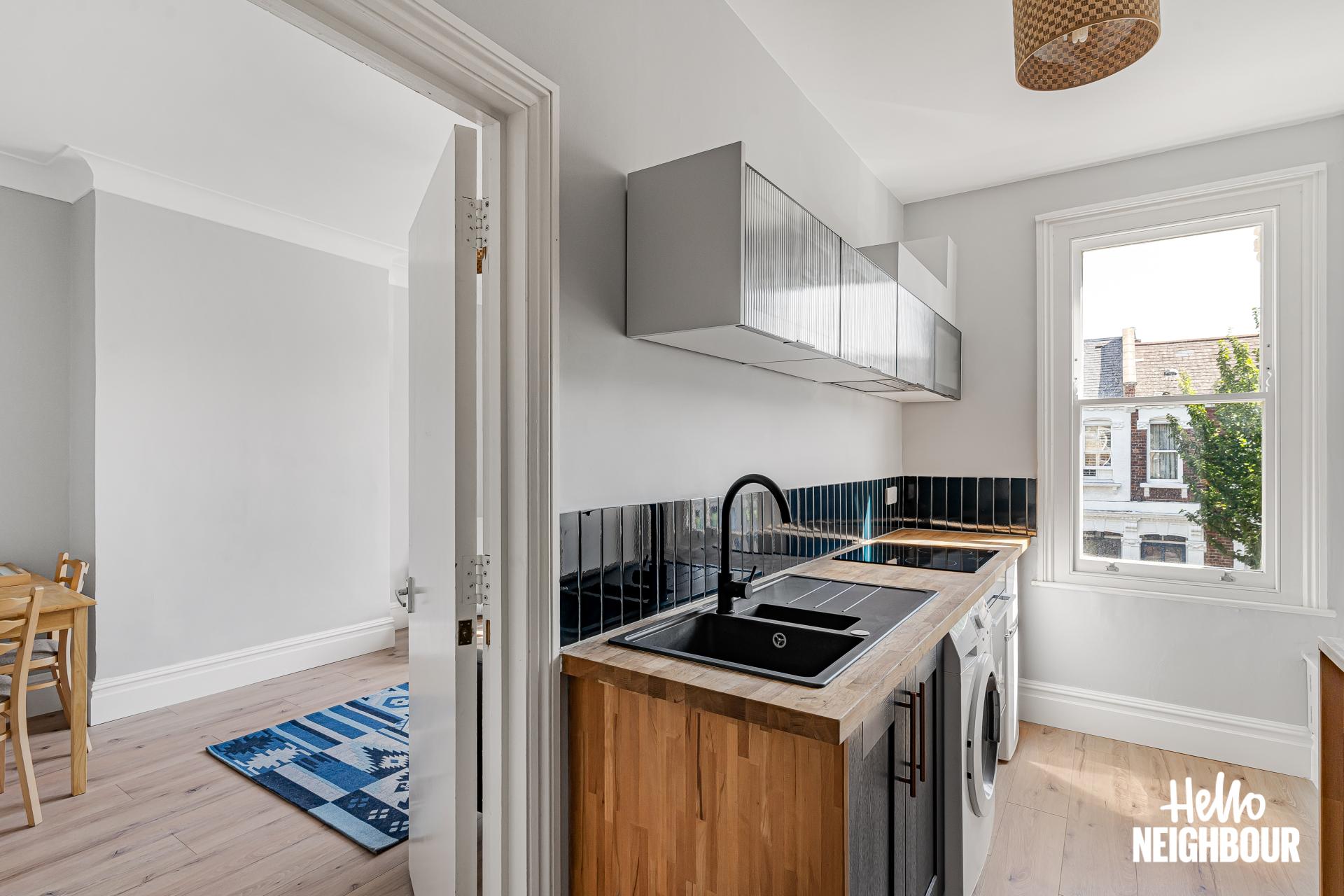 Flat Fernholme Road in Greater London