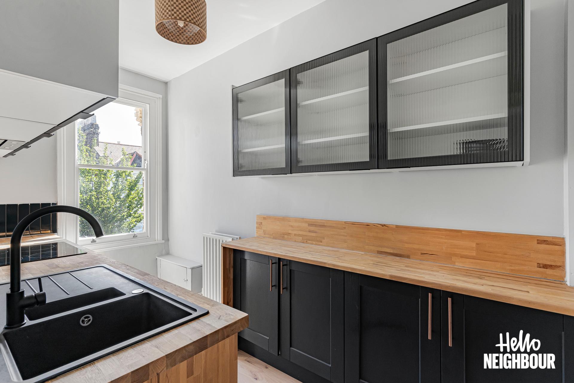 Flat Fernholme Road in Greater London