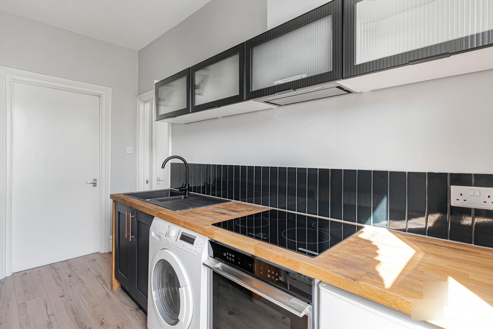 Flat Fernholme Road in Greater London