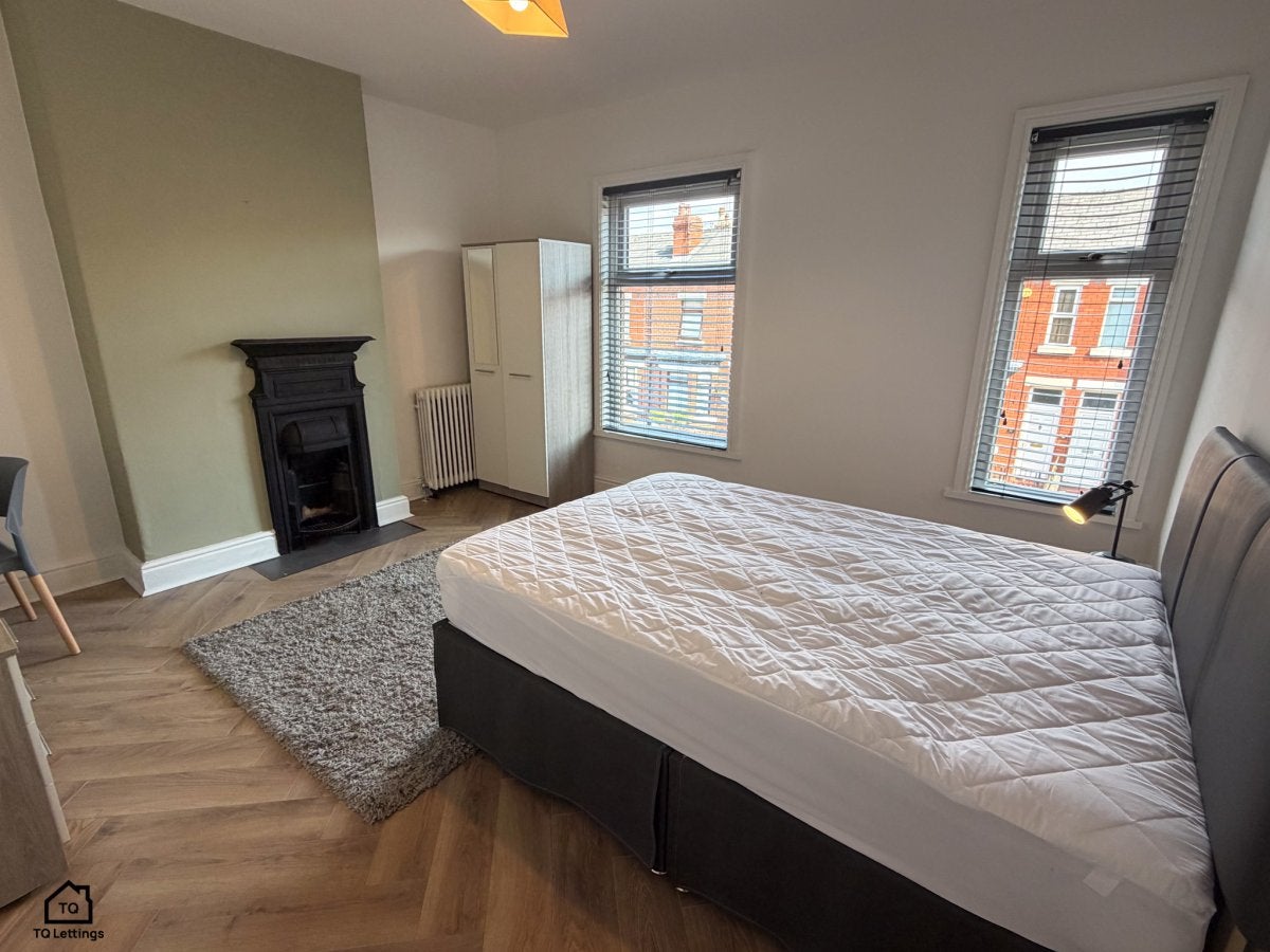 Room Orford Avenue in Warrington