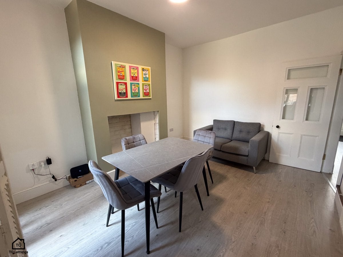 Room Orford Avenue in Warrington