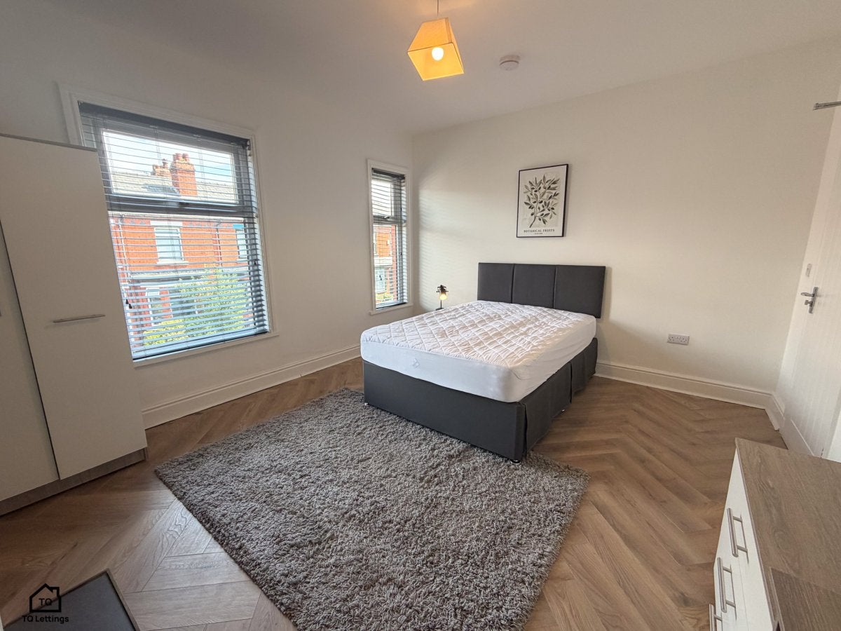 Room Orford Avenue in Warrington