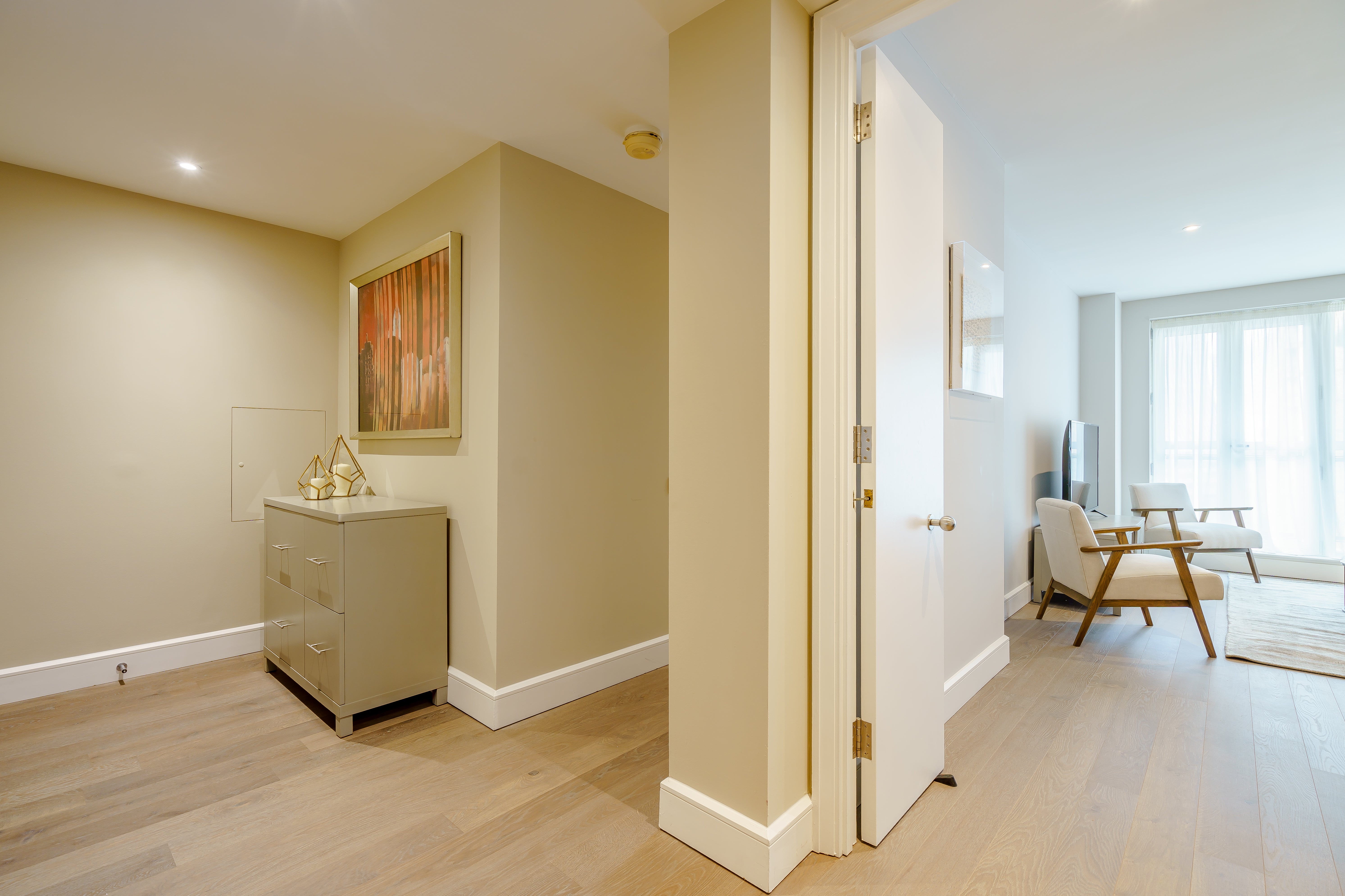 Flat Westferry Circus in Greater London
