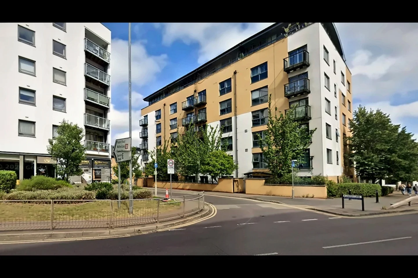Flat Loates Lane in Watford
