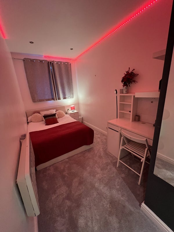 Room Gorse Rise in Greater London