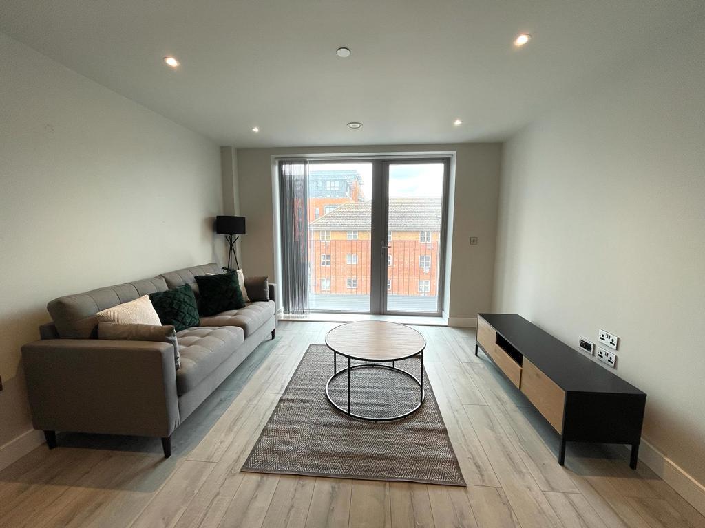 Flat Petersfield Avenue in Slough