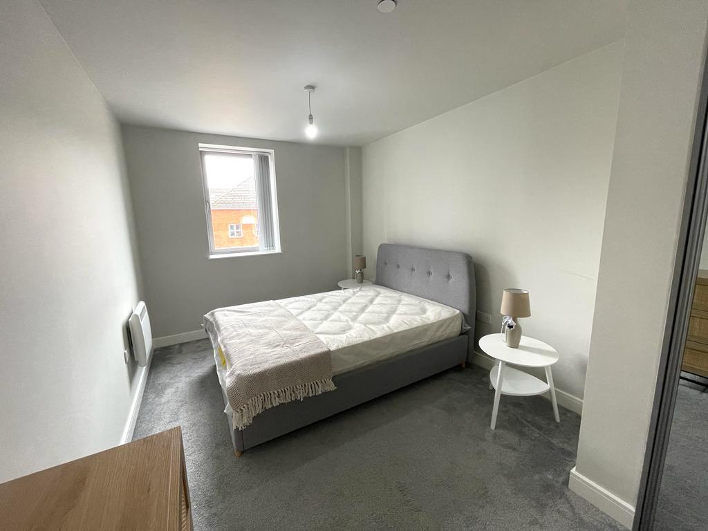Flat Petersfield Avenue in Slough