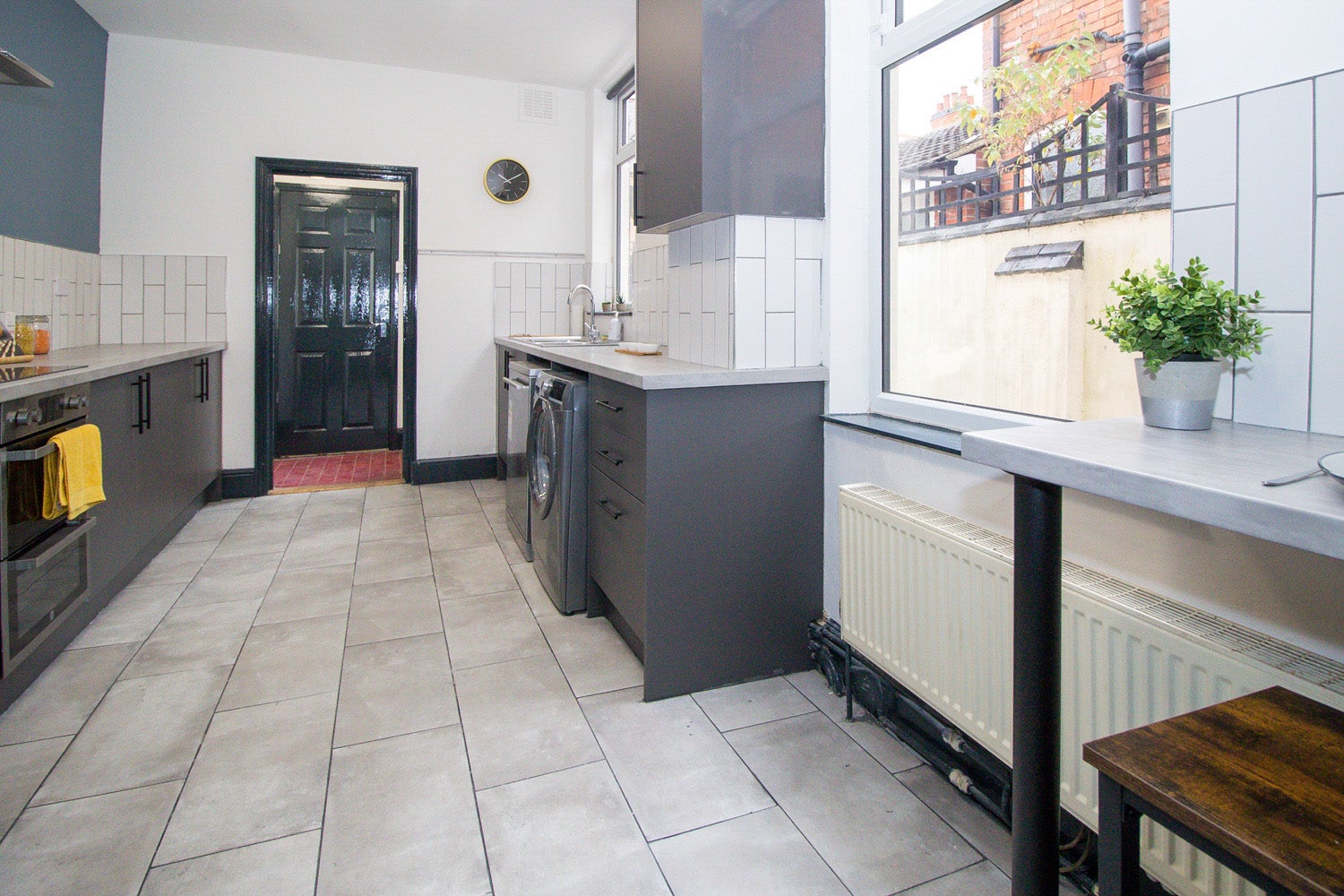 Flat Westcotes Drive in Leicester