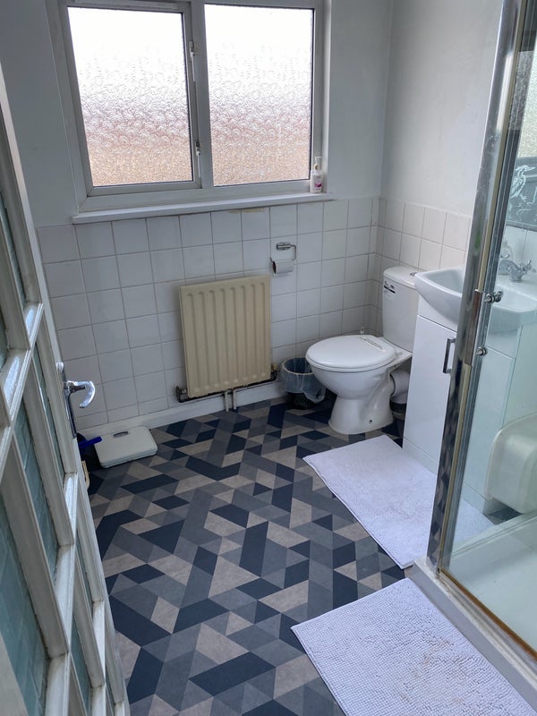 Room Upsdell Avenue in Greater London