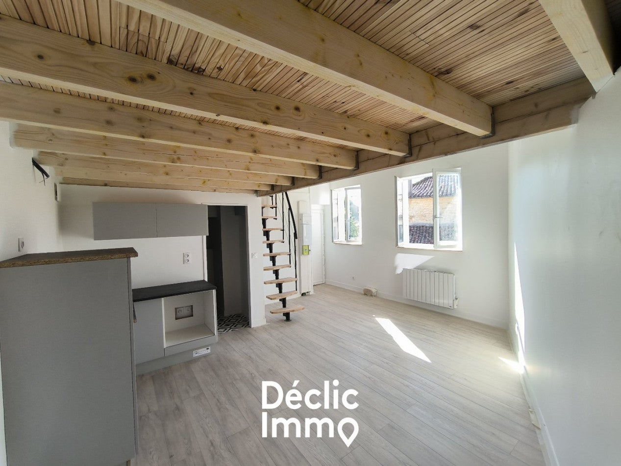 Appartement Place des Époux Laurant à Celles-sur-Belle