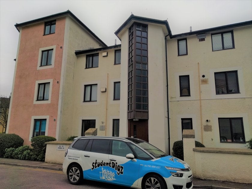 Flat Russell Street in Swansea