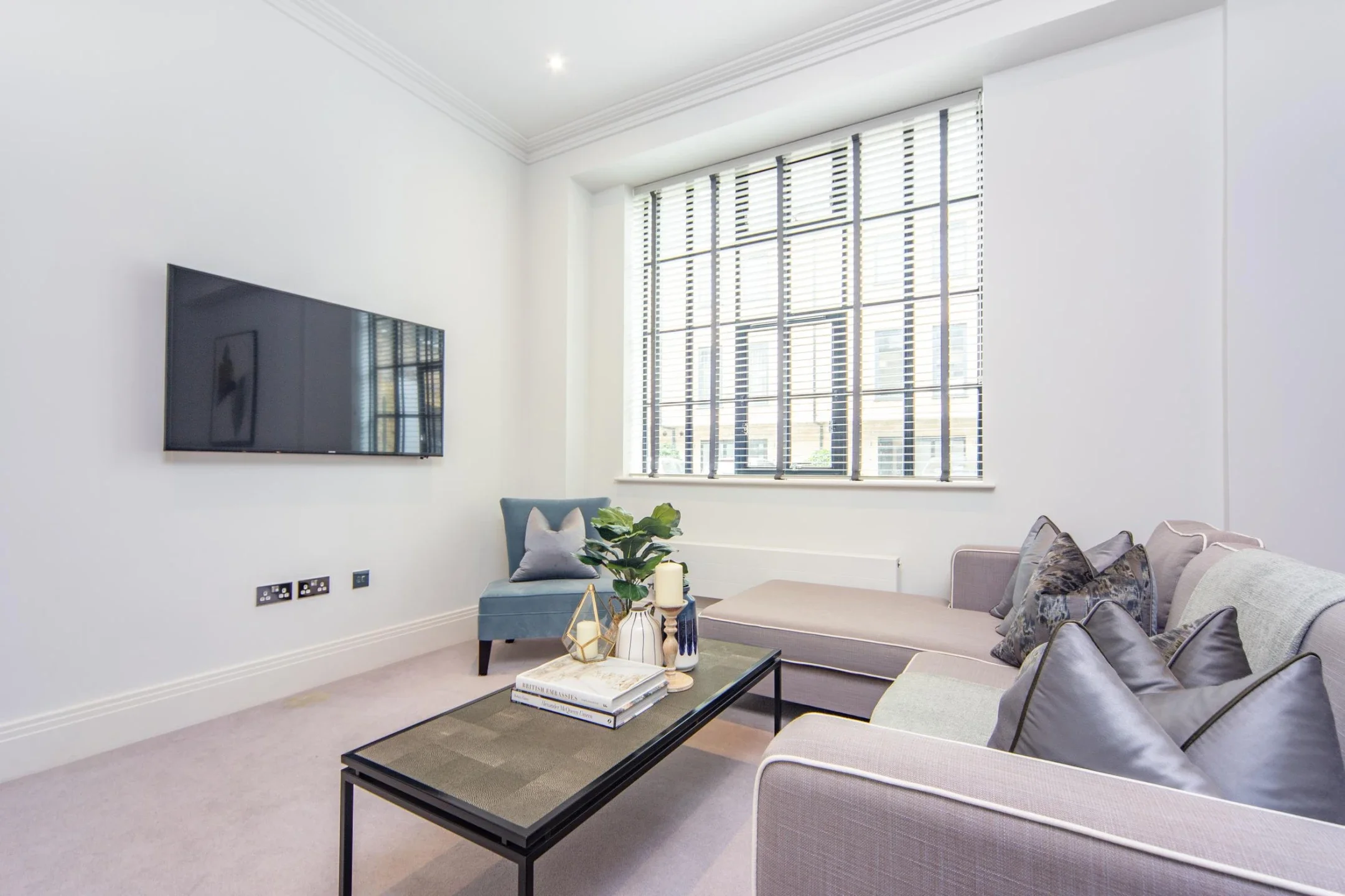 Flat Crabtree Lane in Greater London