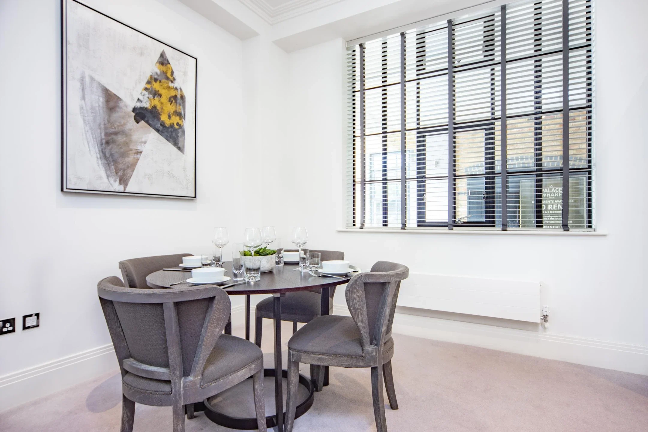 Flat Crabtree Lane in Greater London