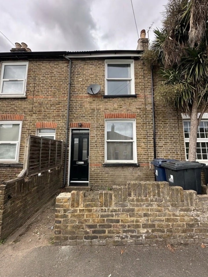 House Tentelow Lane in Greater London