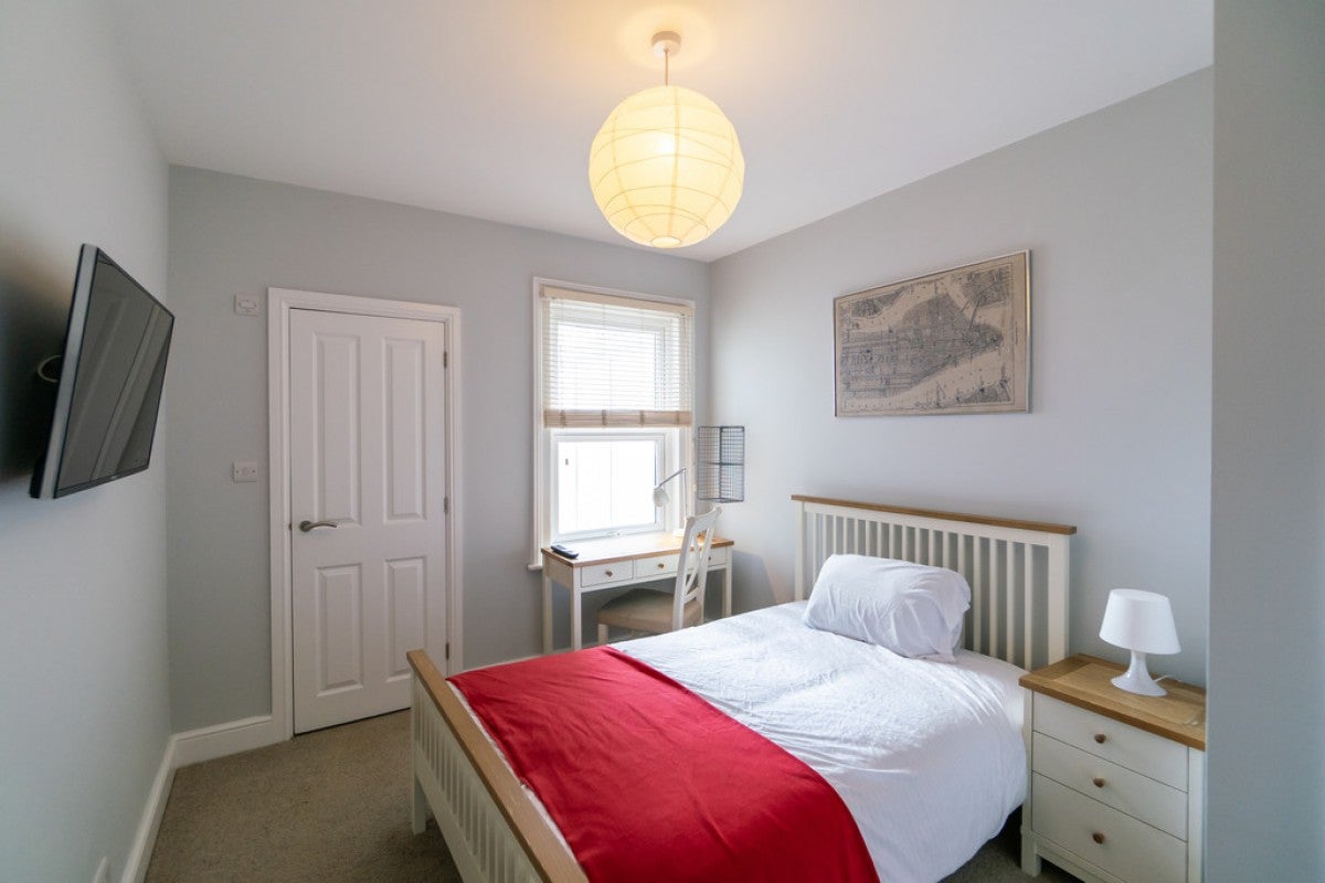 Room Caversham Road in Reading