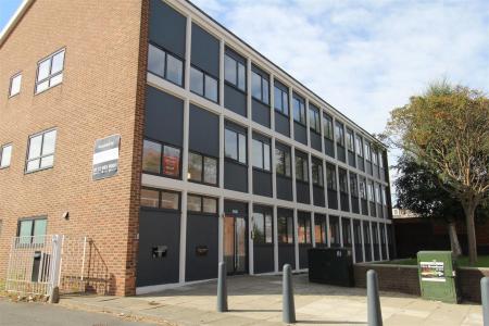 Flat Lombard Street in Newark and Sherwood