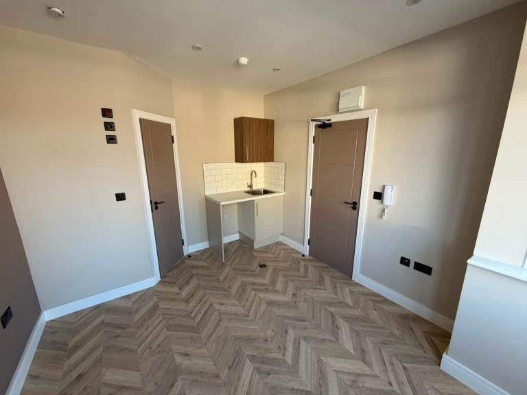 Flat Birkbeck Road in Greater London
