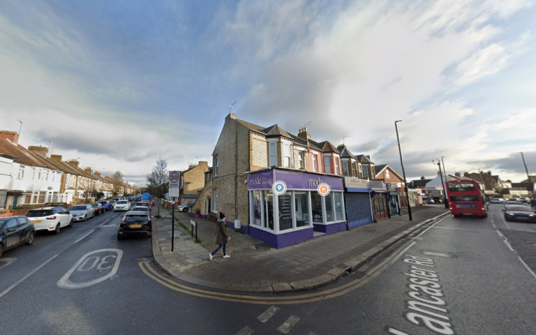 Flat Birkbeck Road in Greater London