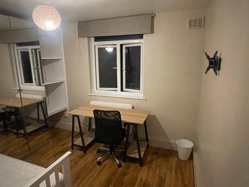 Room Kingsland Road in Greater London