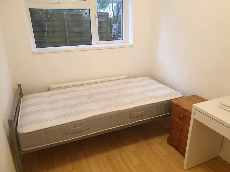 Room Broad Oak Court in Slough