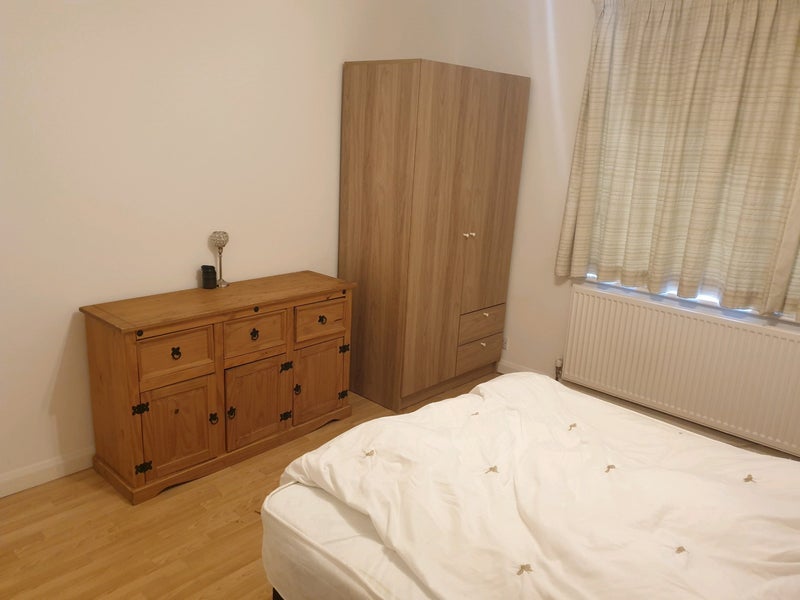 Room Broad Oak Court in Slough