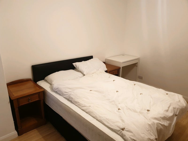 Room Broad Oak Court in Slough