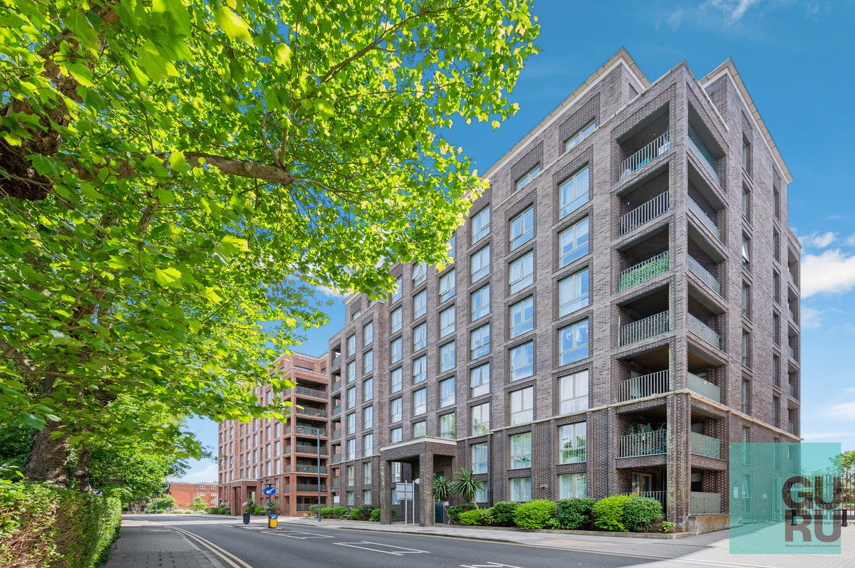 Flat Gayton Road in Greater London
