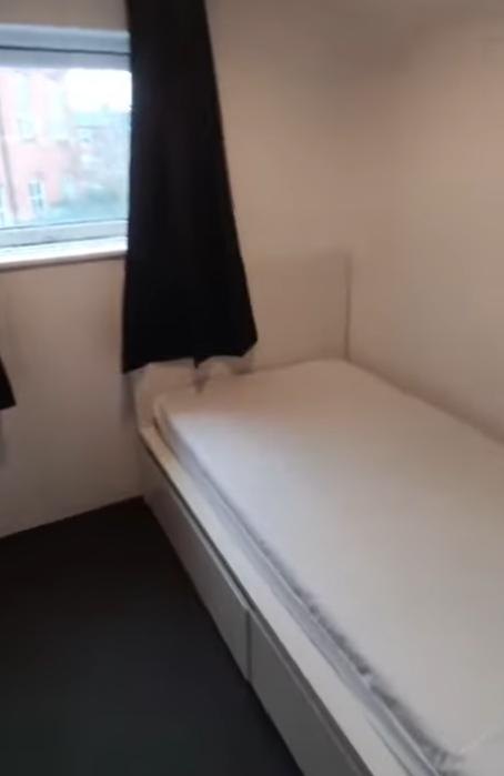 Room Kettering Road in Northampton