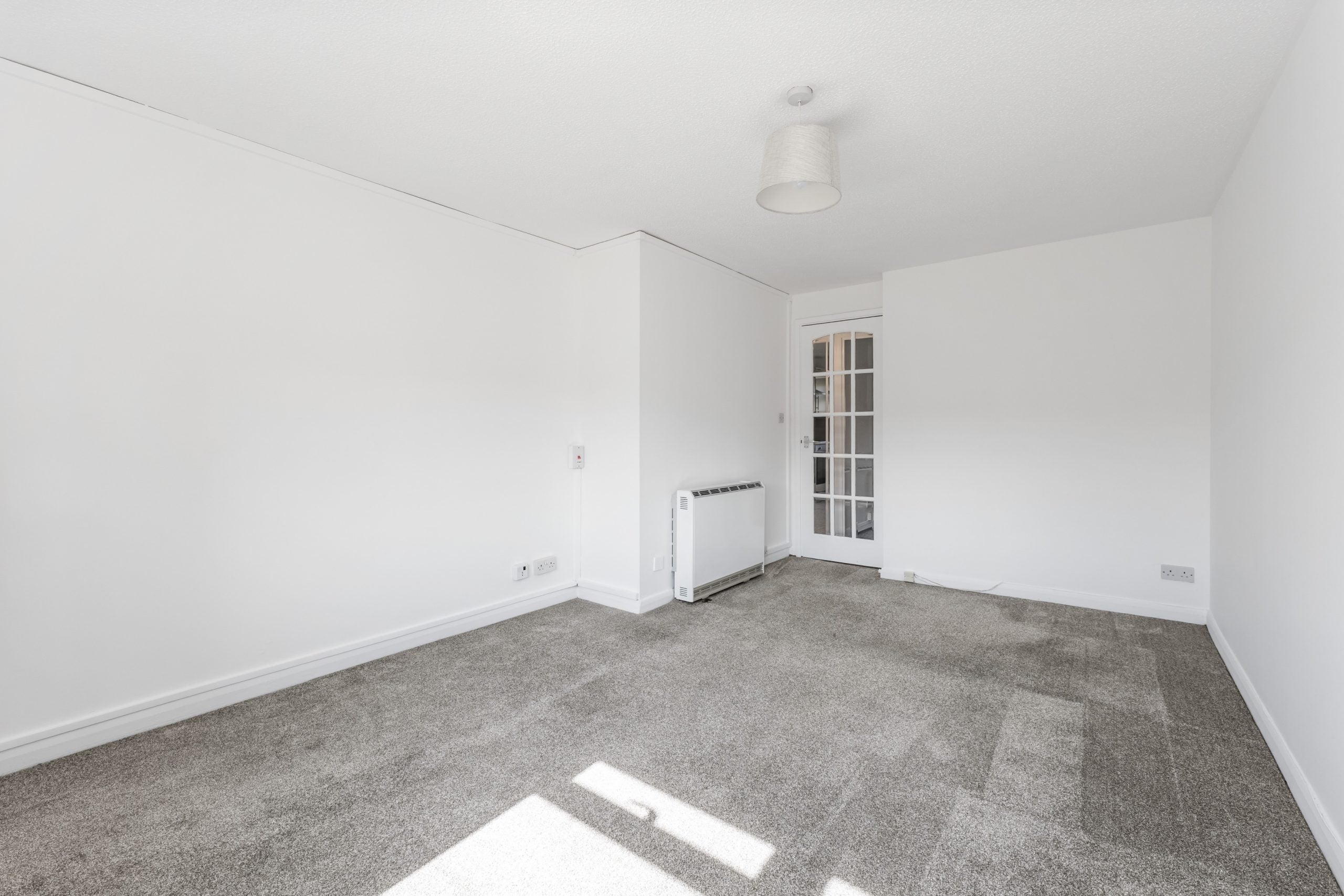 Flat Kingsford Court in Newton Mearns