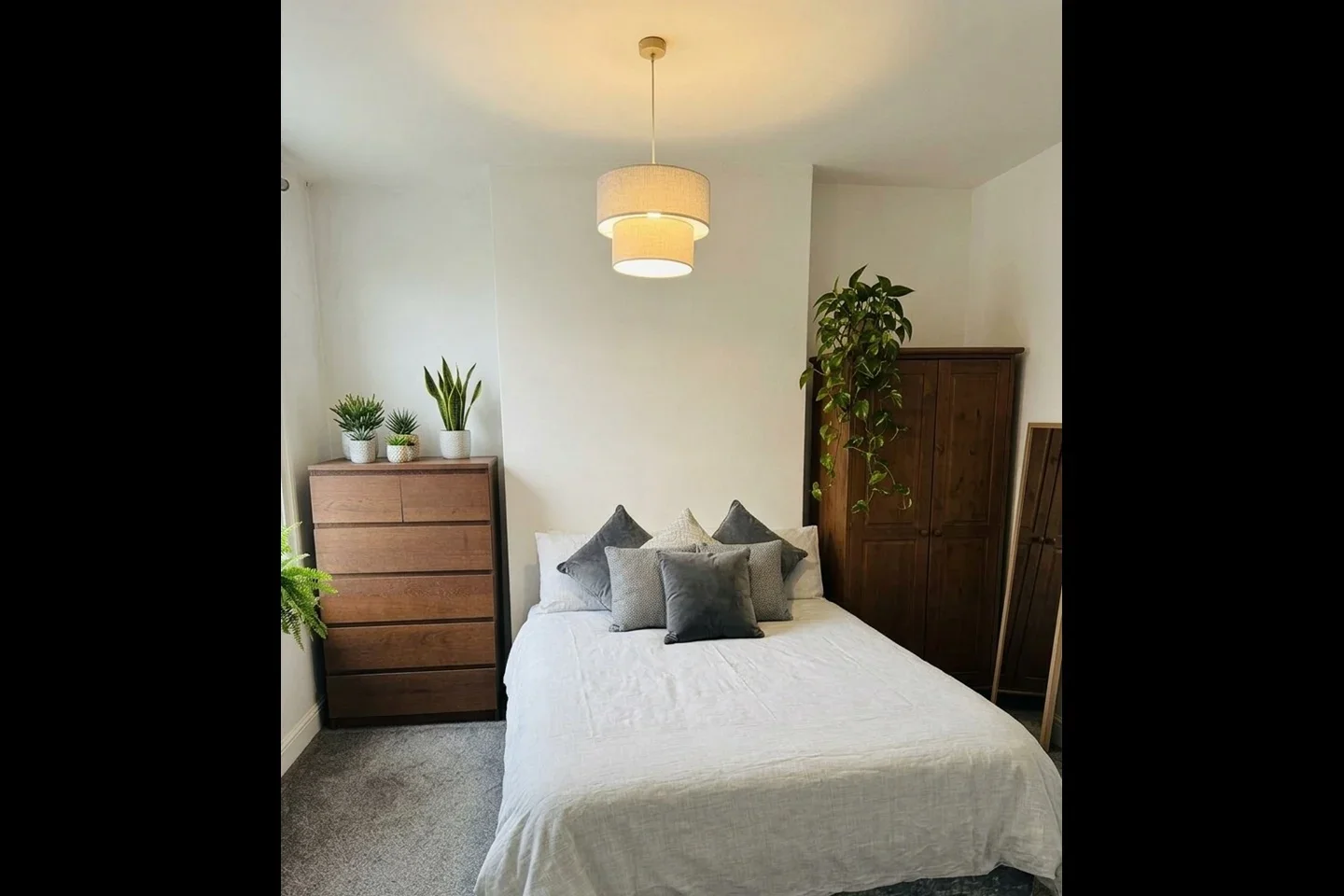 Room Shannon Grove in Greater London