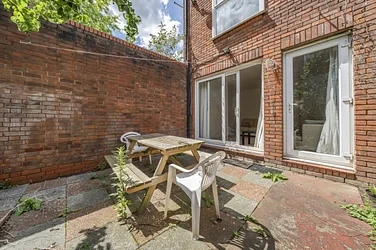 House Haselrigge Road in London