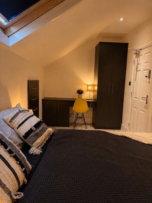 Room Hall Croft in Nottingham