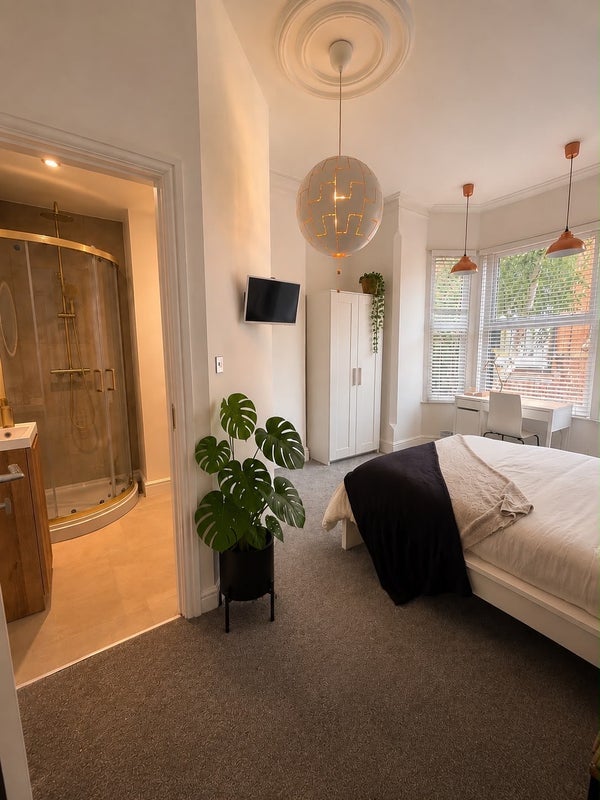 Room Hall Croft in Nottingham