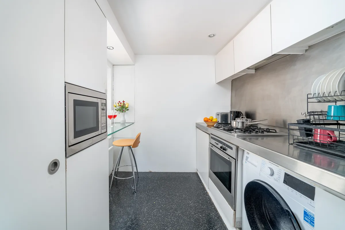 Flat Betterton Street in Greater London