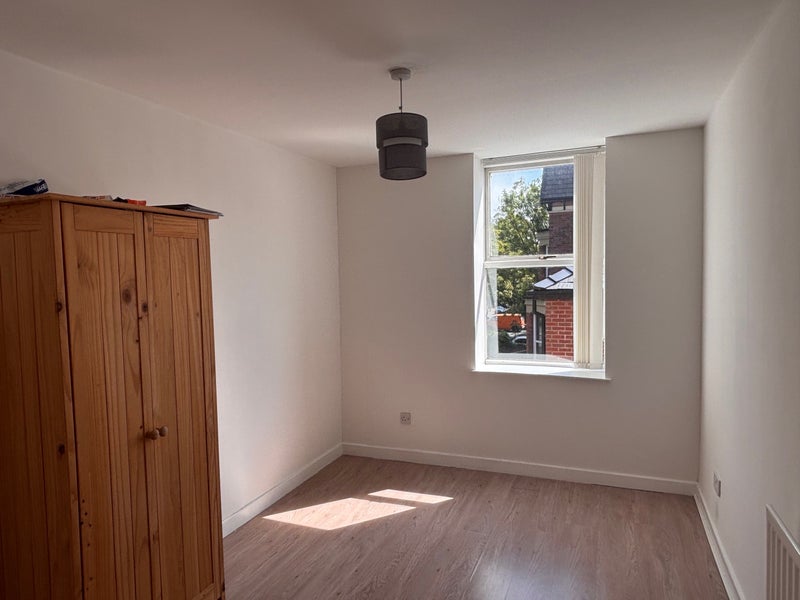 Room Linnet Lane in Liverpool