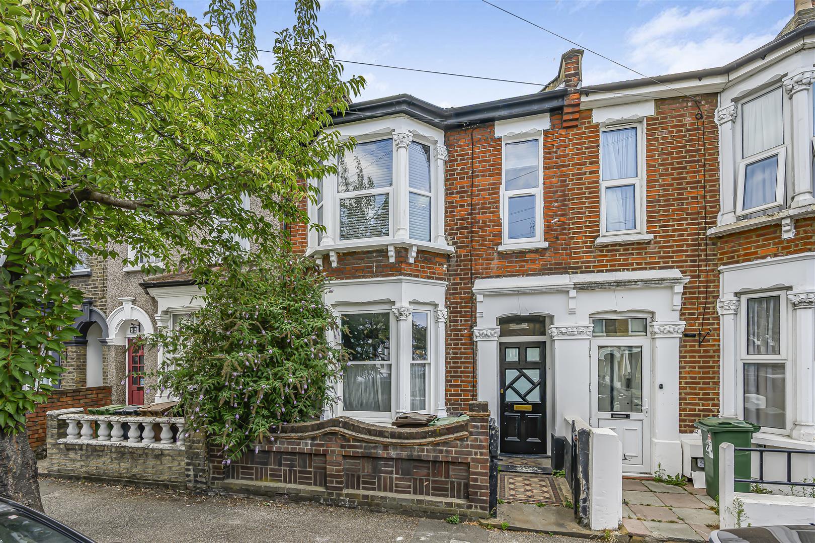 Flat Oakdale Road in Greater London