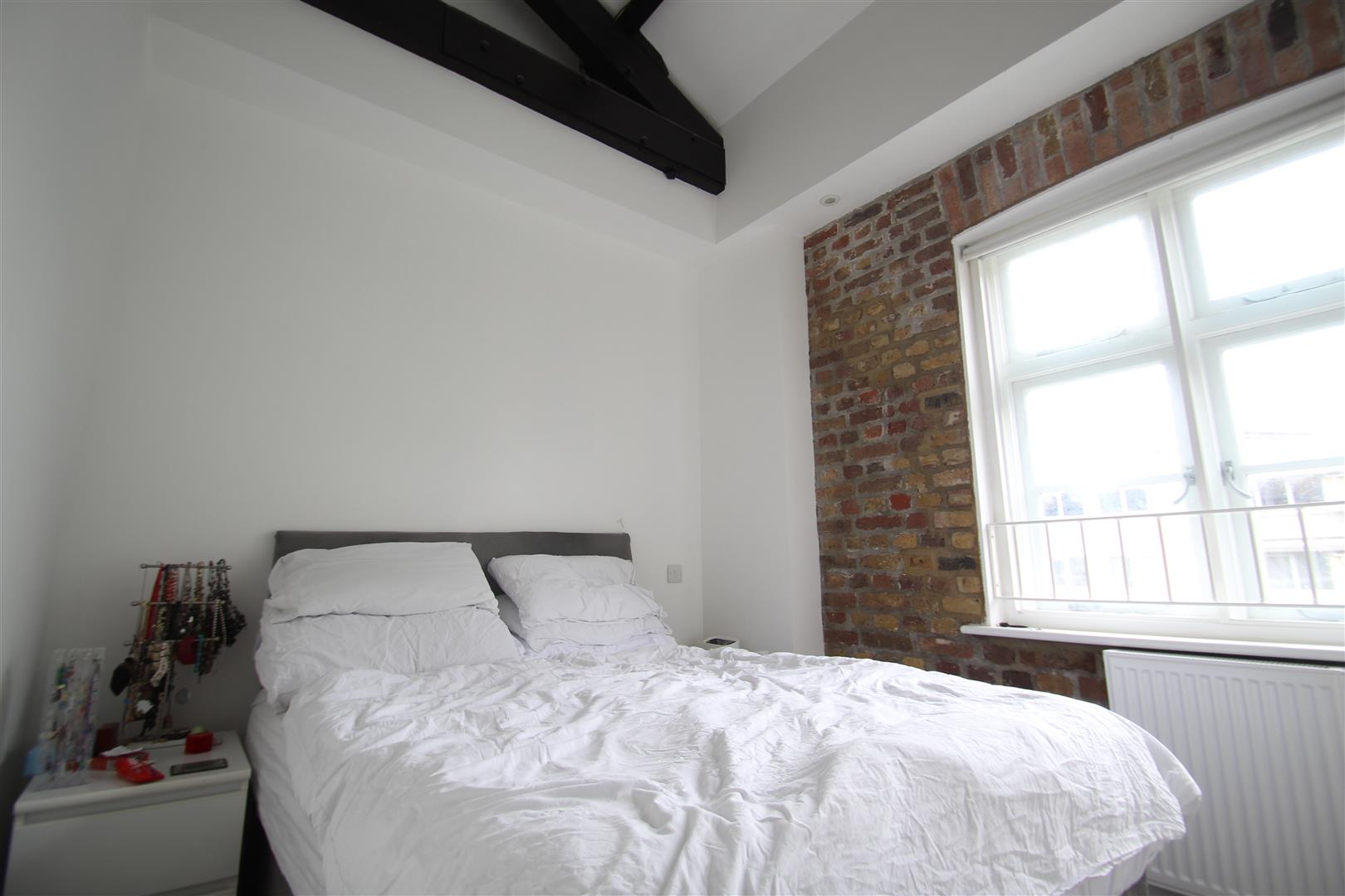 Flat Dod Street in Greater London