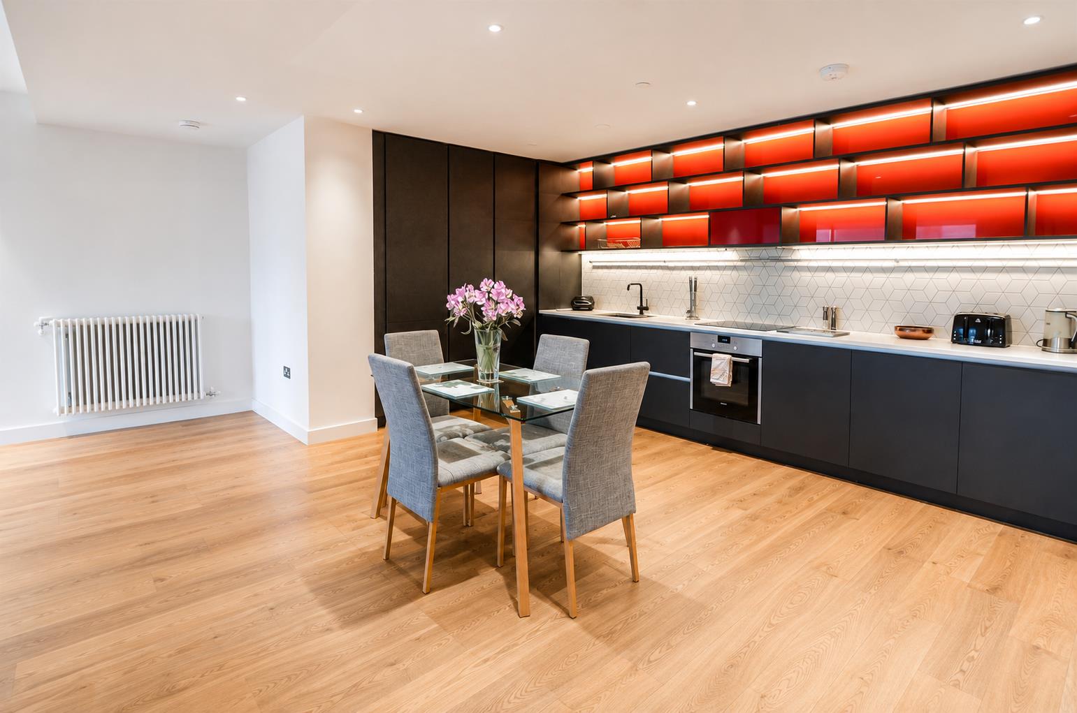 Flat City Island Way in Greater London