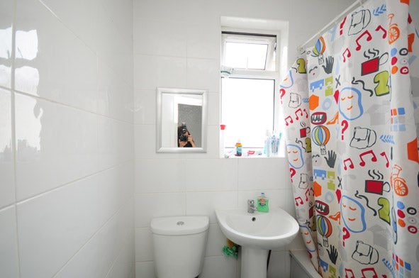 Room Ruckholt Road in Greater London