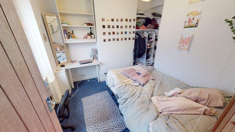 Room Dawlish Road in Birmingham