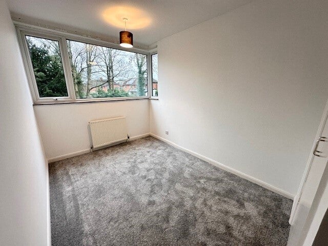 Flat Old Vicarage Lane in Hartford