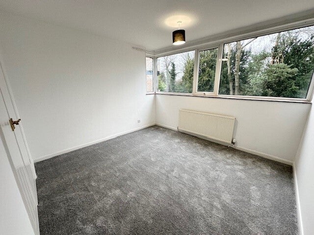 Flat Old Vicarage Lane in Hartford