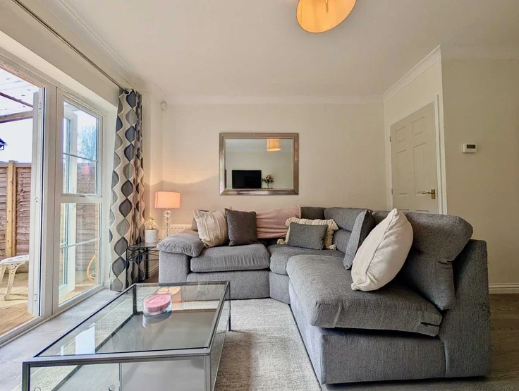 House Edinburgh Close in Greater London
